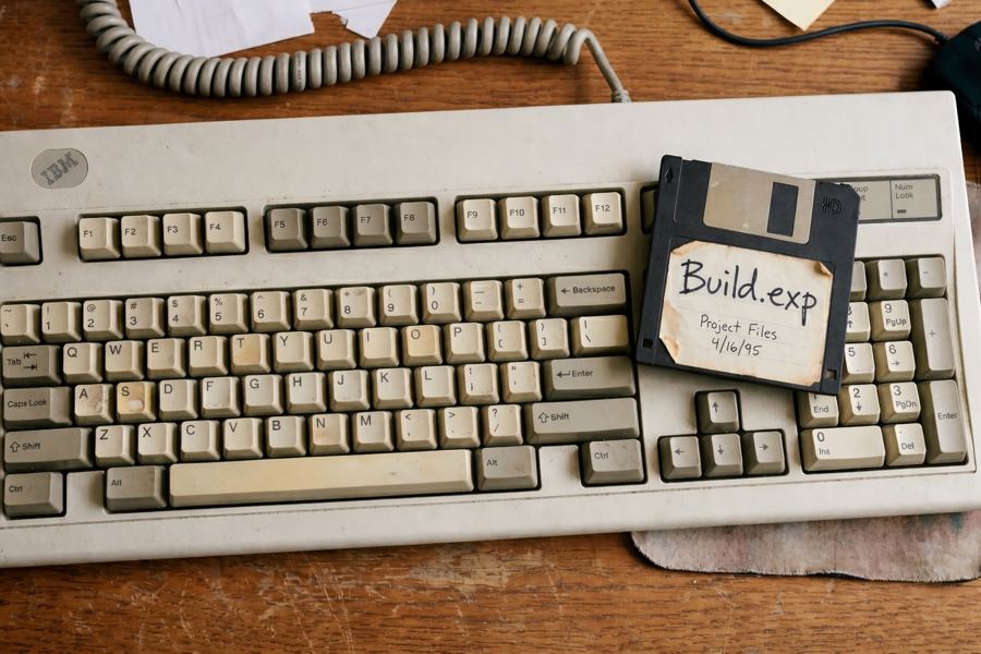 Retro AIIC event cover: old keyboard